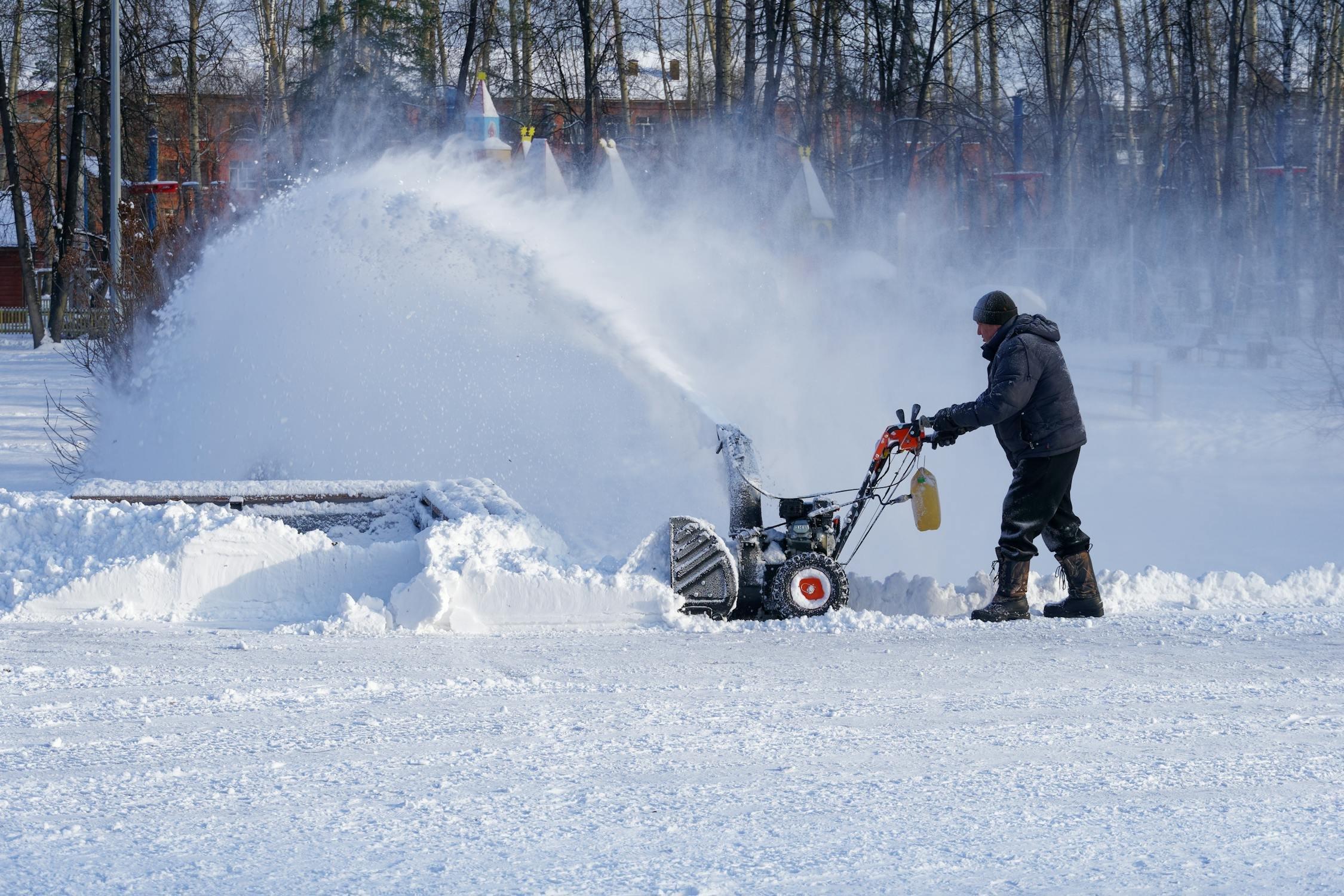 How to Maintain Snow Blower: Safety and Maintenance Tips image